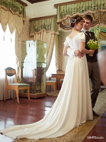 Свадебное платье с корсетом в стиле ампир