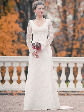 Свадебное платье с декором расшитым гипюром
