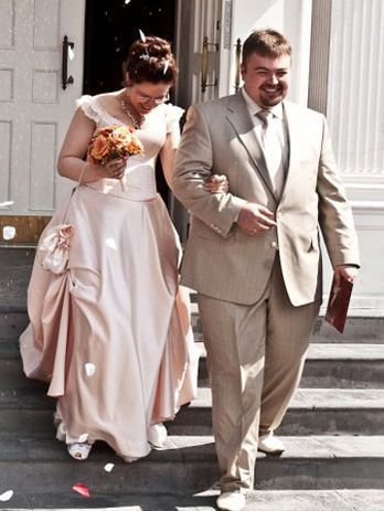 Кремовое корсетное свадебное платье в историческом стиле