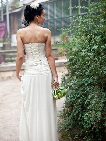Спинка корсетного свадебного платья в пол