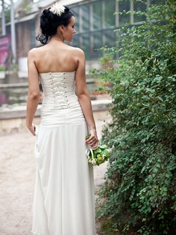 Спинка корсетного свадебного платья в пол - ателье Grace Couture