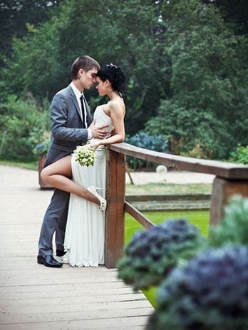 Свадебный образ из корсета и шифоновой юбки с разрезом
