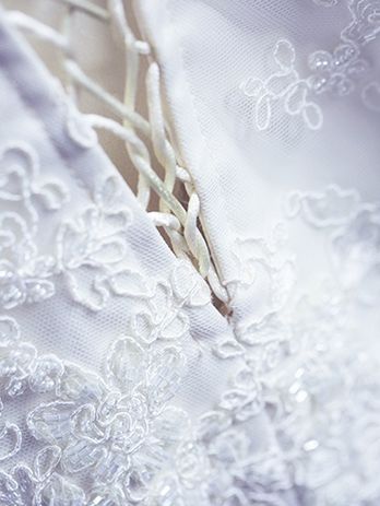 Элементы свадебного платья: корсетная утяжка по спинке
