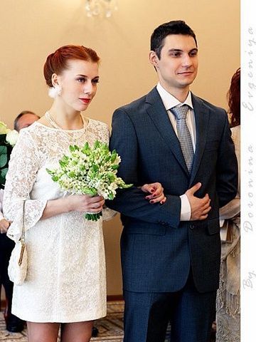 Свадебное короткое платье, покрытое тончайшим кружевом - ателье Grace Couture