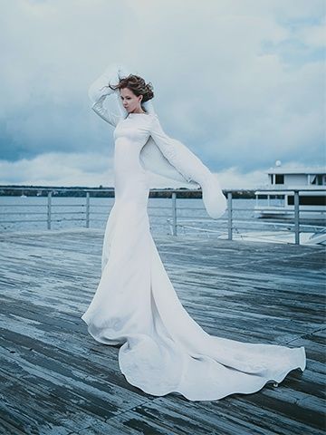 Свадебное платье со шлейфом и вышивкой по спинке - ателье Grace Couture