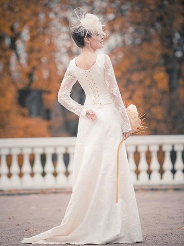 Свадебное корсетное платье, покрытое расшитым гипюром - ателье Grace Couture