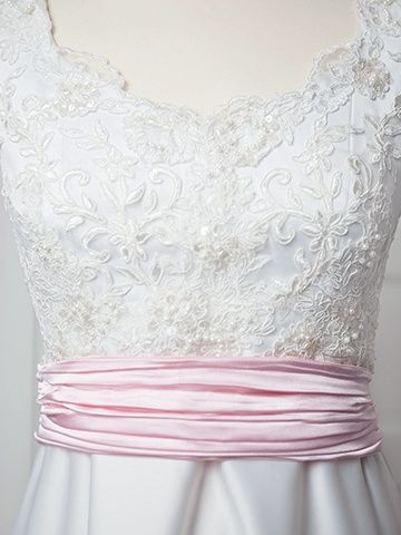Элементы свадебного платья: вручную расшитый кружевом лиф - ателье Grace Couture
