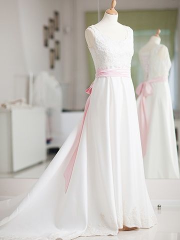 Свадебное корсетное платья с розовыми акцентами - ателье Grace Couture